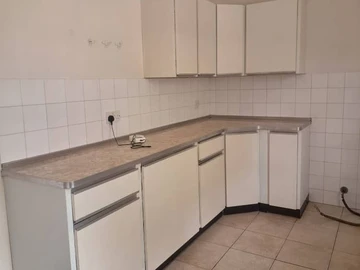 3 Bedroom Flat & Apartment
