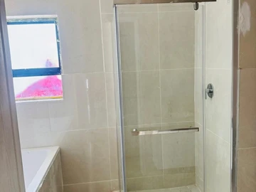 2 Bedroom Flat & Apartment