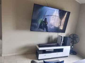 2 Bedroom Flat & Apartment