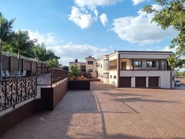 9 Bedroom House