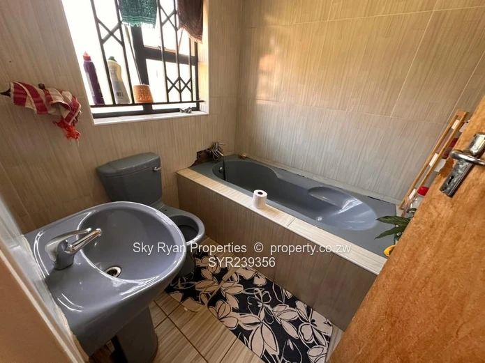 Zimre Park House To Let