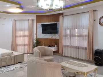 9 Bedroom House
