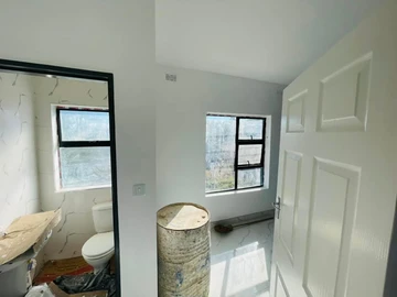 2 Bedroom Flat & Apartment