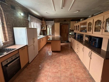 Farm & Agricultural Land