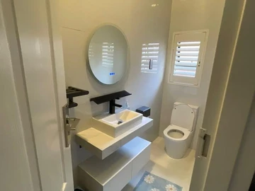 4 Bedroom Flat & Apartment