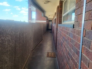 2 Bedroom Flat & Apartment