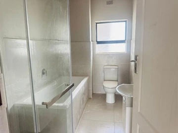 2 Bedroom Flat & Apartment