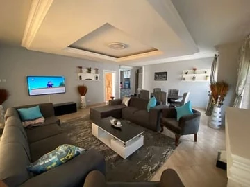 6 Bedroom House