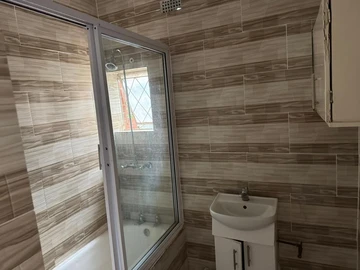 3 Bedroom Flat & Apartment