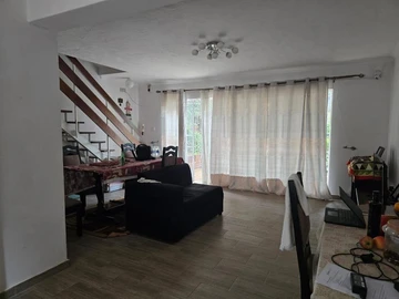 2 Bedroom Flat & Apartment