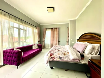 6 Bedroom House