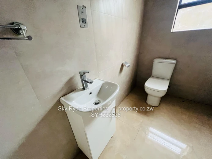 Newly built beautiful home in Glen Lorne 