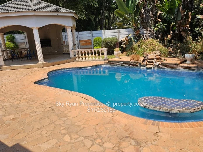 Beautiful 5-Bedroom Home with 3-Bedroom Cottage