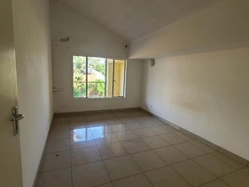 2 Bedroom Flat & Apartment