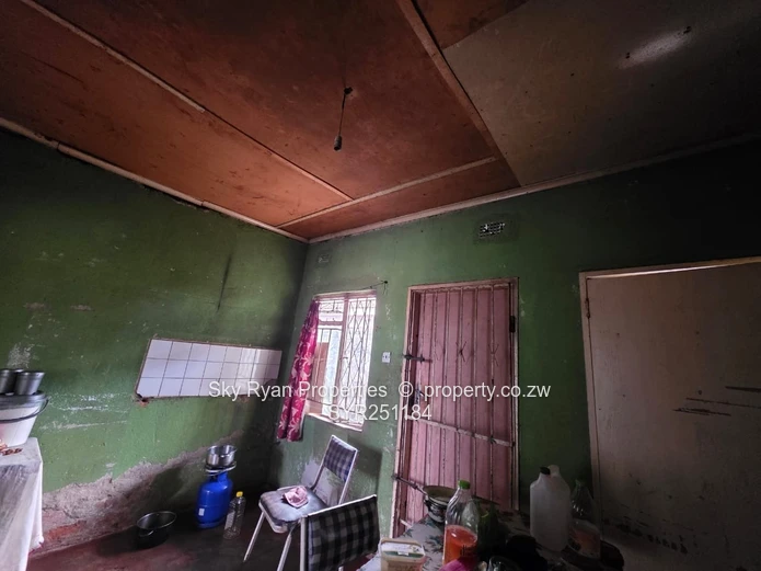 Chitungwiza Unit F House For Sale 