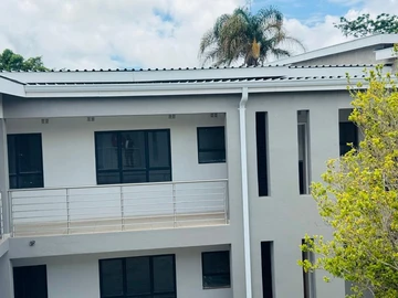 2 Bedroom Flat & Apartment