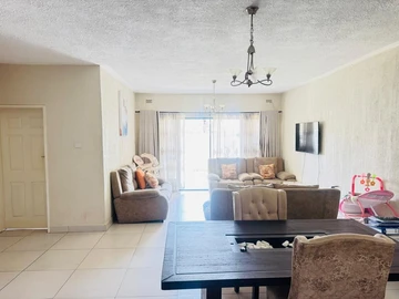 2 Bedroom Flat & Apartment