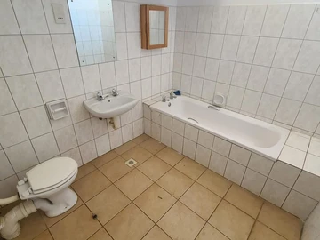 2 Bedroom Flat & Apartment