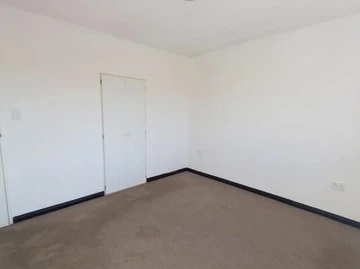 2 Bedroom Flat & Apartment