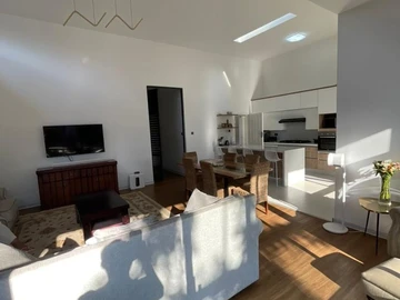 4 Bedroom Flat & Apartment