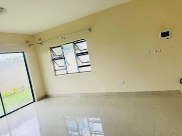 2 Bedroom Flat & Apartment