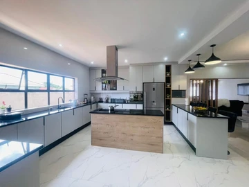 5 Bedroom House