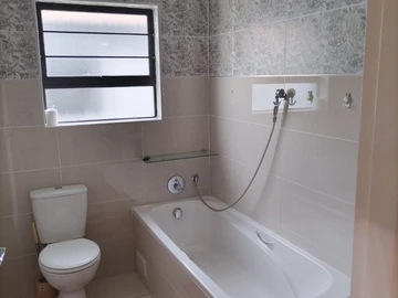 3 Bedroom Flat & Apartment