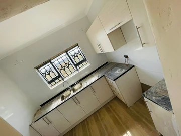 2 Bedroom Flat & Apartment