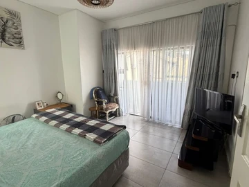 4 Bedroom Flat & Apartment