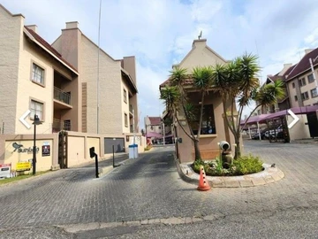 2 Bedroom Flat & Apartment