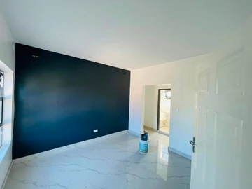 2 Bedroom Flat & Apartment