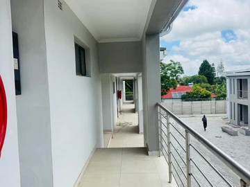 2 Bedroom Flat & Apartment