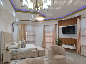 9 Bedroom House