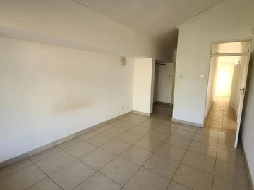 2 Bedroom Flat & Apartment