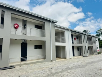 2 Bedroom Flat & Apartment