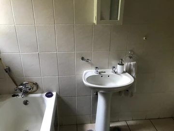2 Bedroom Flat & Apartment