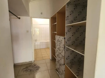2 Bedroom Flat & Apartment