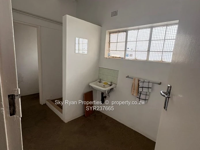 Msasa Industrial Warehouse To Rent