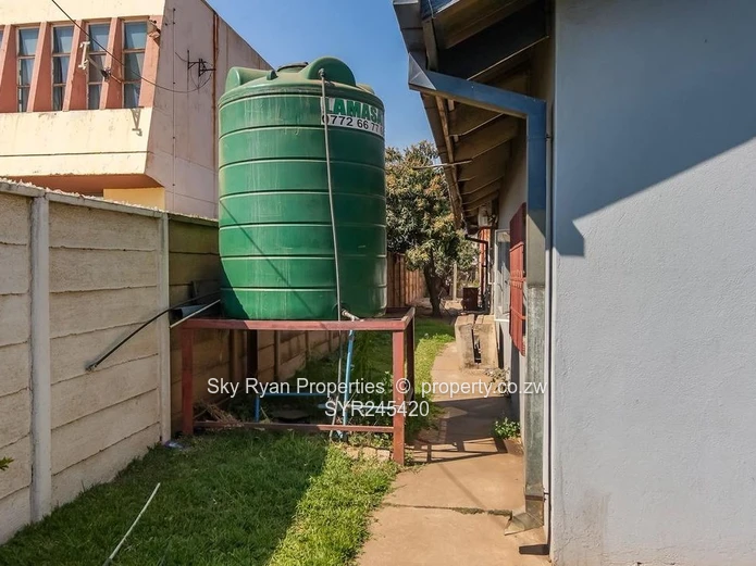 Industrial property for Sale GLEN EAGLES 