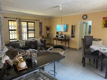 3 Bedroom Flat & Apartment