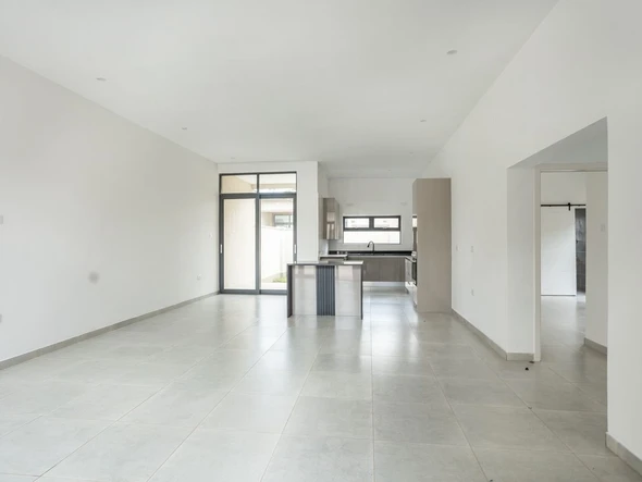 3 Bedroom Flat & Apartment