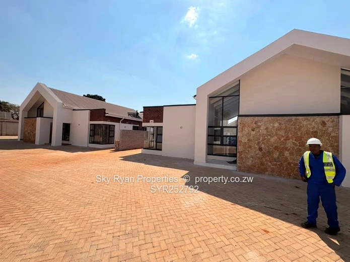 Beautiful Modern Complex – Borrowdale Pomona