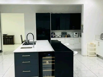 6 Bedroom House