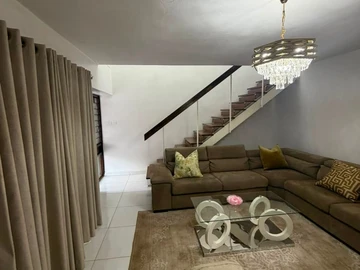 2 Bedroom Flat & Apartment