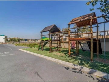 2 Bedroom Flat & Apartment