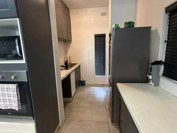 4 Bedroom Flat & Apartment