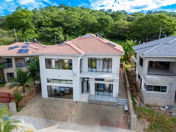 6 Bedroom House