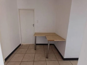 2 Bedroom Flat & Apartment