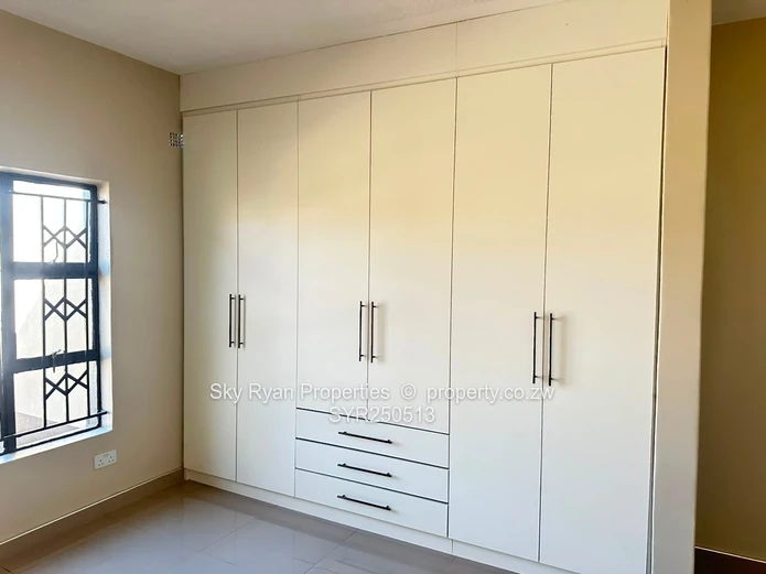 Manresa Cluster unit to let  