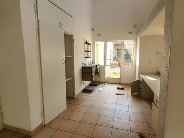 2 Bedroom Flat & Apartment